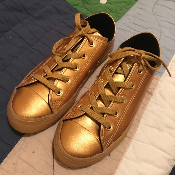 الخبرة طارد تقني gold converse kids 